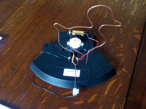 shaped wire frame with separate wire wand to guide around the shape